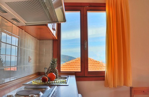 Chrisi Akti Apartment | Apartment in front of Skala Potamias beach