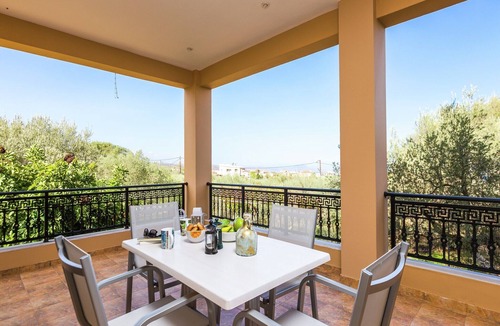 Prines Apartment | Apartment in Prines with Garden & BBQ