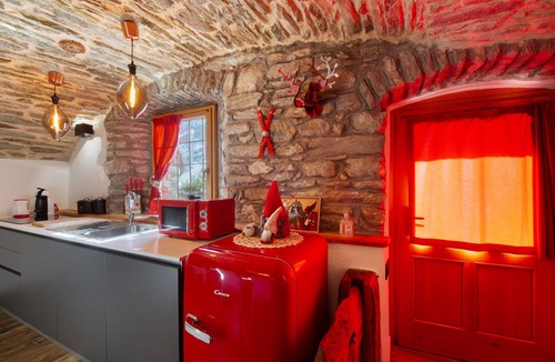 Bionaz Apartment | Apartment 'La Cachette' with Mountain View, Private Terrace and Wi-Fi