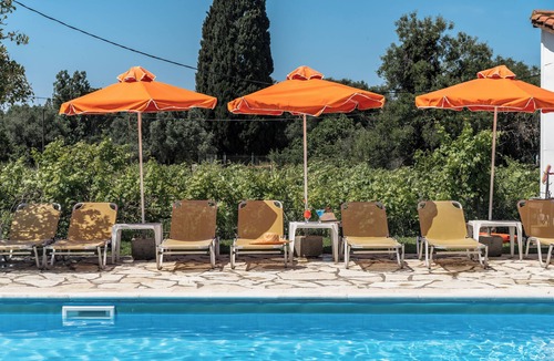 Sarlata Apartment | Apartment 'Marketos Maisonette 4pax' with Mountain View, Wi-Fi and Air Conditioning
