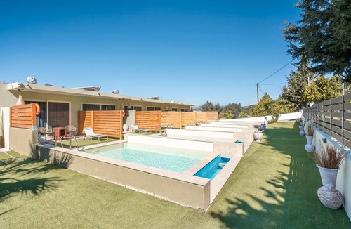 Archangelos Apartment | Apartment 'Mb Luxury Suites Charaki No 6' with Private Pool, Wi-Fi and Air Conditioning