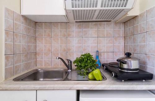 Nikiana Apartment | Apartment "Nikoleta 1" with Sea View, Terrace & Wi-Fi