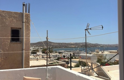 Adamas Apartment | Apartment 'Nikos Family Milos' with Sea View, Wi-Fi and Air Conditioning
