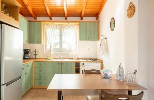 Ag. Georgios Apartment | Apartment 'Niovi One-Bedroom Bungalow - Split' with Shared Pool, Wi-Fi and Air Conditioning