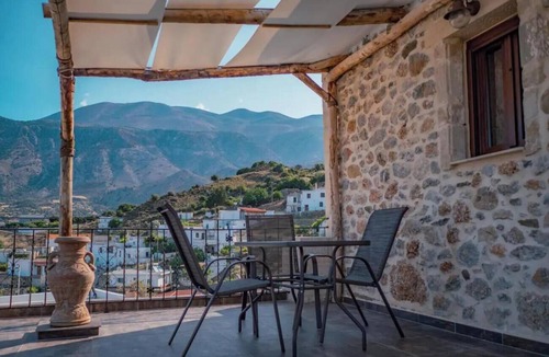 Kouroutai Apartment | Apartment 'Peristeres' with Mountain View, Wi-Fi and Air Conditioning
