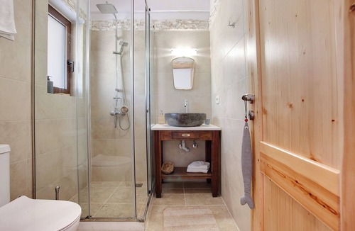 Maries House | Apartment 'Wild Fig Retreat Alati' with Shared Pool, Wi-Fi and Air Conditioning
