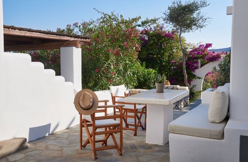 Piso Livadi House | Aphrodite | 1 Bedroom Apartment with partial Sea View and Patio, Cleopatra Homes Paros