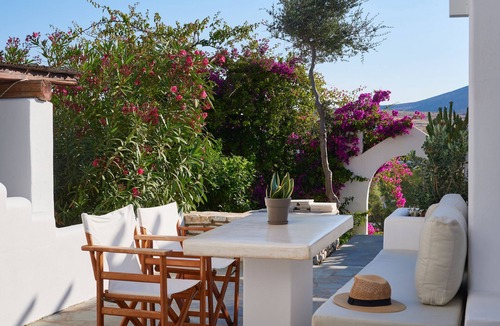 Piso Livadi House | Aphrodite | 1 Bedroom Apartment with partial Sea View and Patio, Cleopatra Homes Paros