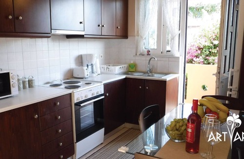 Daratsos Apartment | Art apt. walk to the beach.