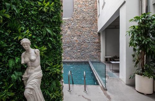 Omonia Hotel | Art Suites Korai