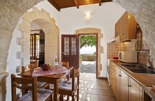 Megala Chorafia Cottage | Artemis House stone cottage in historic Aptera village, Chania