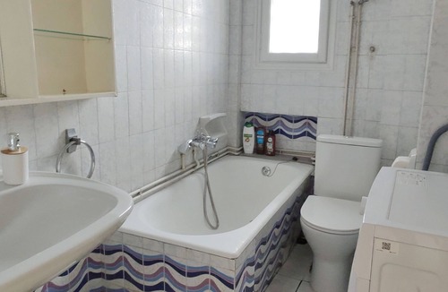 Omonia Apartment | Athens Central Station SmArt Stay (4-Bedroom with 2-Bathroom Apartment)