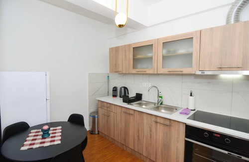 Thissio Apartment | Athens Thissio metro stop 10 min to the Acropolis hill