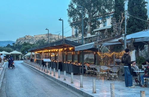 Thissio Apartment | Athens Thissio metro stop 10 min to the Acropolis hill