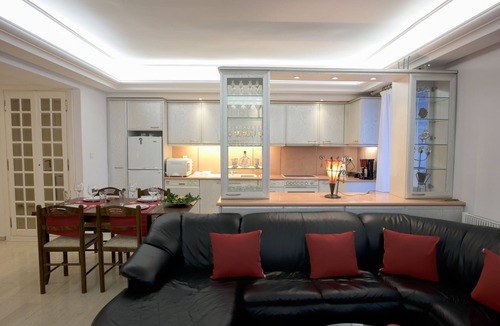 Kinosargous Apartment | Athens Urban Visions Art Apartment. Breath taking Views to Acropolis.
