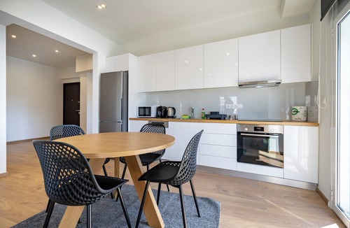 Attiki Apartment | Attiki Square & Metro Modern 2-Bedroom Apt by MPS