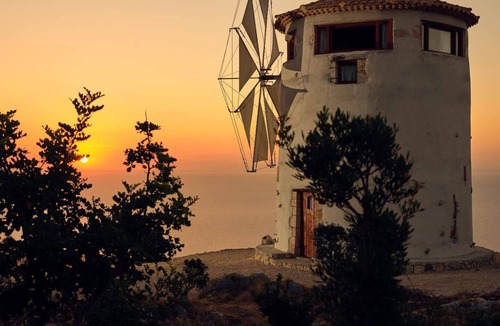 Korithi Villa | Authentic windmill villa , stunning sea view , live sunrise near the Shipwreck.