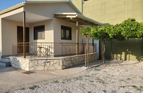 Kalligoni House | Backyard Apartment