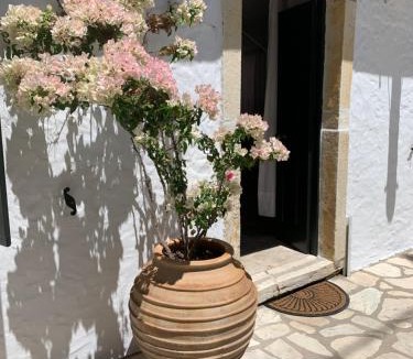 Lakka House | Balela's