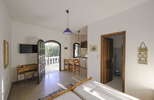 Almyros Apartment | BayView Studio #2 by the beach, East Crete