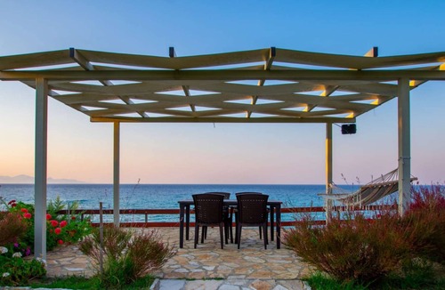 Amoudi Apartment | Baywatch 3 right on the water