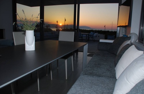 Loutraki Villa | Beach front Villa in Loutraki Korinthias