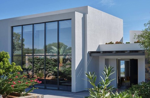 Ammoudara Villa | Beachfront Art Villa with a heated pool
