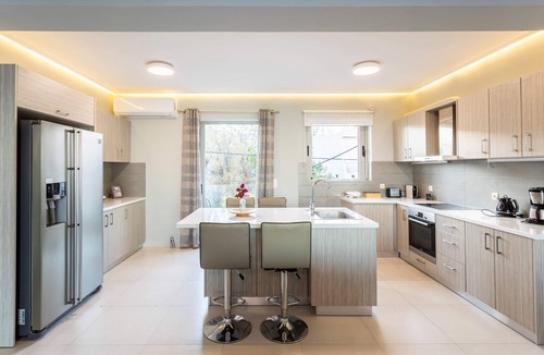 Spata-Artemida House | Beachfront Artemida Retreat - Peony Seabreeze Gem