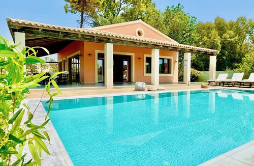 Acharavi Villa | Beachfront Villa Calypso with private pool
