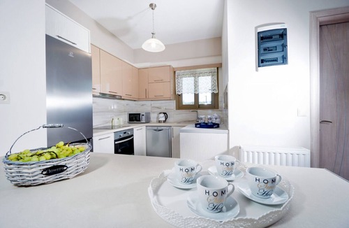 Kamisiana Villa | Beachfront Villa Tavronitis with 8 bedrooms and 2 private pools