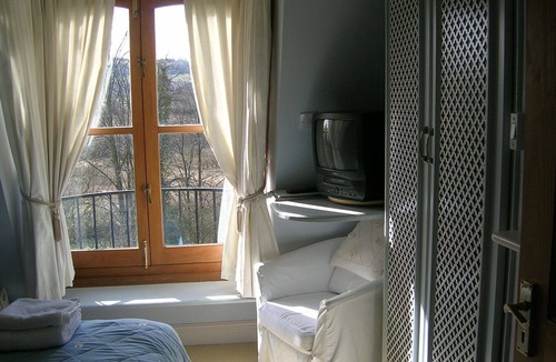 Batheaston House | Beautiful Bath, Riverside accommodation Pets welcome secure garden.