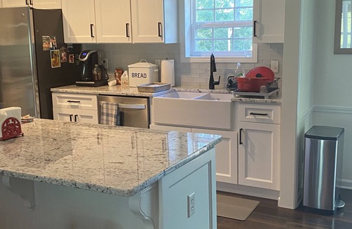 Moneta House | Beautiful Lakefront property in a nice neighborhood close to bridge