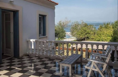 Pylos Villa | Belle Villa de Vacances au Cœur du Village de Pylos