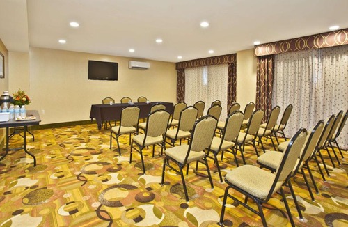 Crown Heights Hotel | Best Western PLUS Arena Hotel
