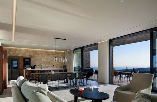 Gerani Villa | Blending Modern Architecture with the Calm of Nature: by etouri