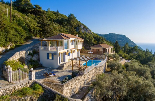 Tsoukaladhes Villa | Blue Chill Villa, where summer dreams come true! Magnificent view and location!