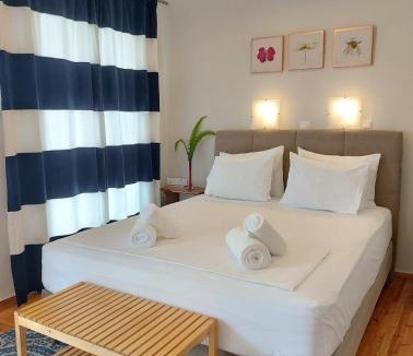 Foinikounta Apartment | Blue Window