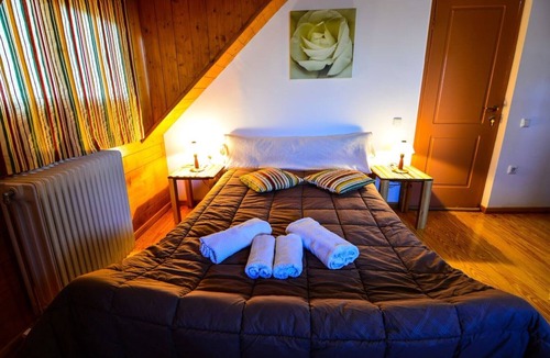 Synikia Mesi Trikalon House | BnB Italiano - Attic Room Trilple