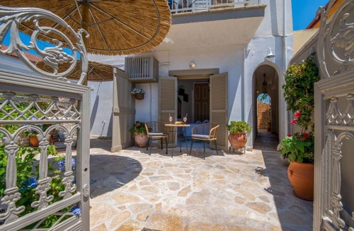 Gaios Apartment | Bohemian-Luxe Studio Central Gaios
