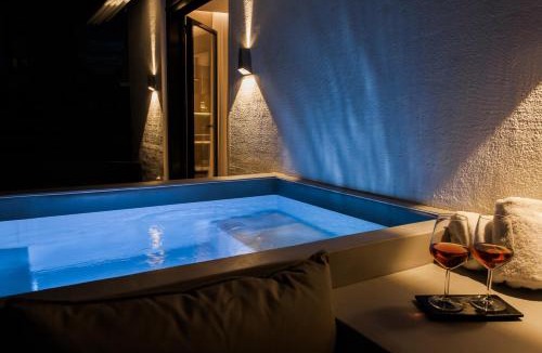 Plaka Apartment | * Boutique Syntagma apartment w/plunge pool *