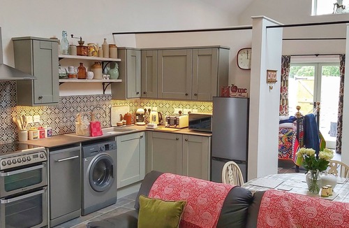 Shepton Mallet House | Bramley Barn-Romantic Cosy Barn with Luxury Hot Tub, Nr Pilton Somerset.