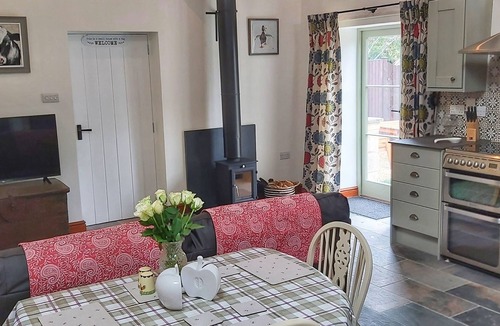 Shepton Mallet House | Bramley Barn-Romantic Cosy Barn with Luxury Hot Tub, Nr Pilton Somerset.