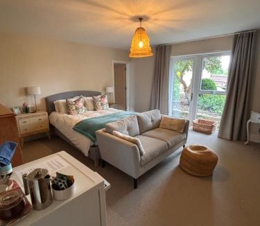Nunney House | Brand New Self contained garden guest suite