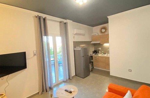 Vouliagmeni Apartment | Breeze One Bedroom Apartment by BluPine