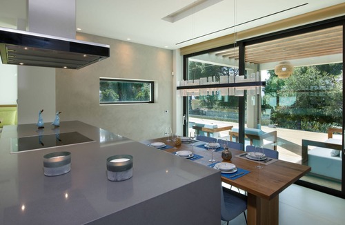 Chania Villa | Breezy 4 bedroom Villa with large garden, very close to Chania!