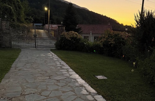 Dodoni Apartment | Brilliant 1-bedroom apartment in Manteio and a living room with fireplace