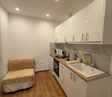 Vyronas Apartment | Byron cozy brand new apartment