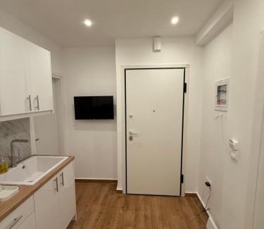 Vyronas Apartment | Byron cozy brand new apartment