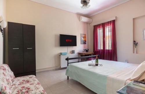 Agios Dimitrios Apartment | Casa Bonita, House with Private Entrance and Garden, between center and sea