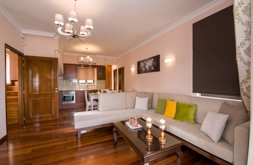 Kato Stalos House | Casa Leone Suites